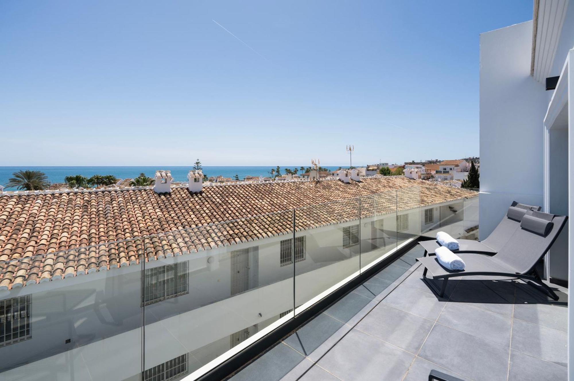 The Orange House Boutique Hotel And Upstairs Rooftop Bar Center Of La Cala De Mijas 100M From The Beach Exterior foto